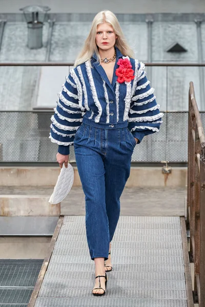 Look 39